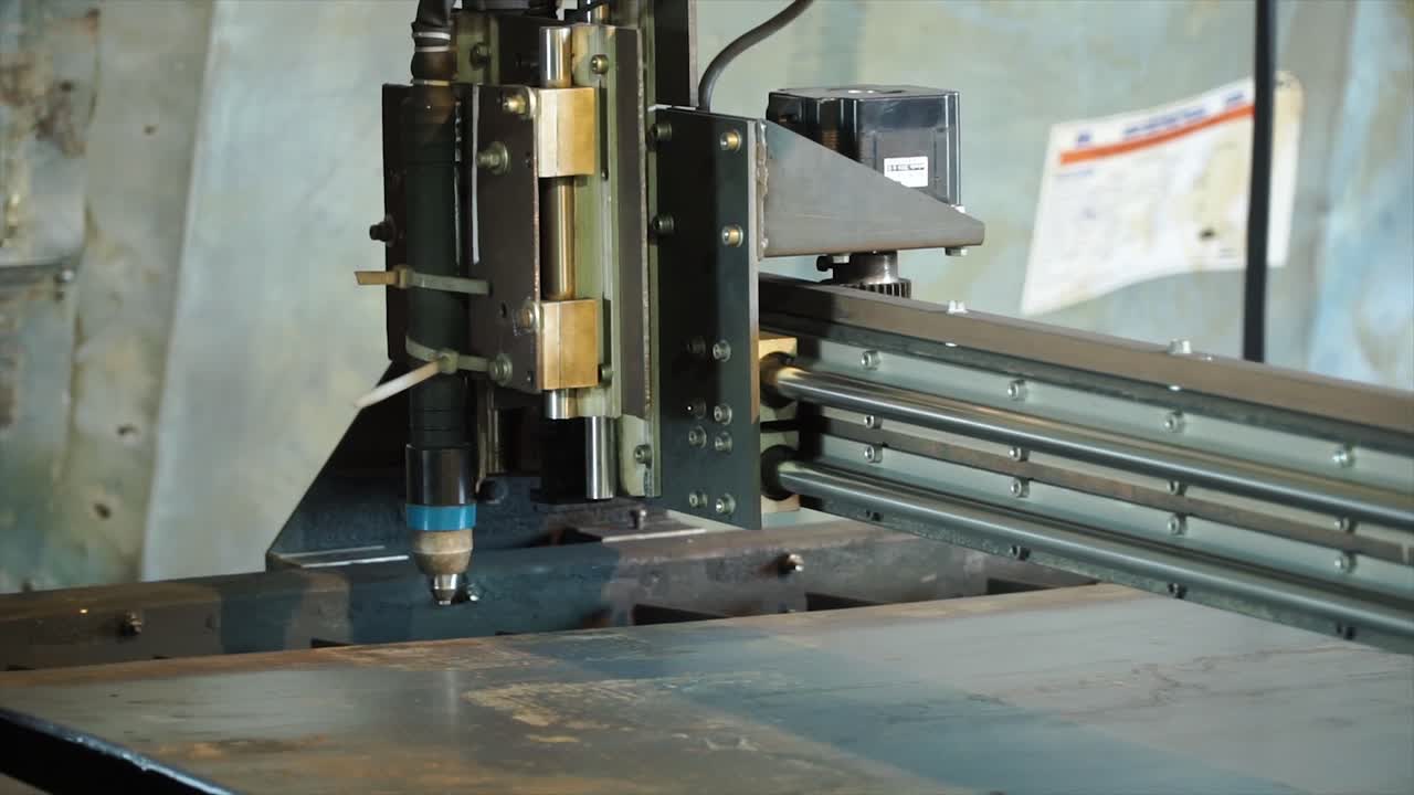 플라즈마 절단 기계 작동