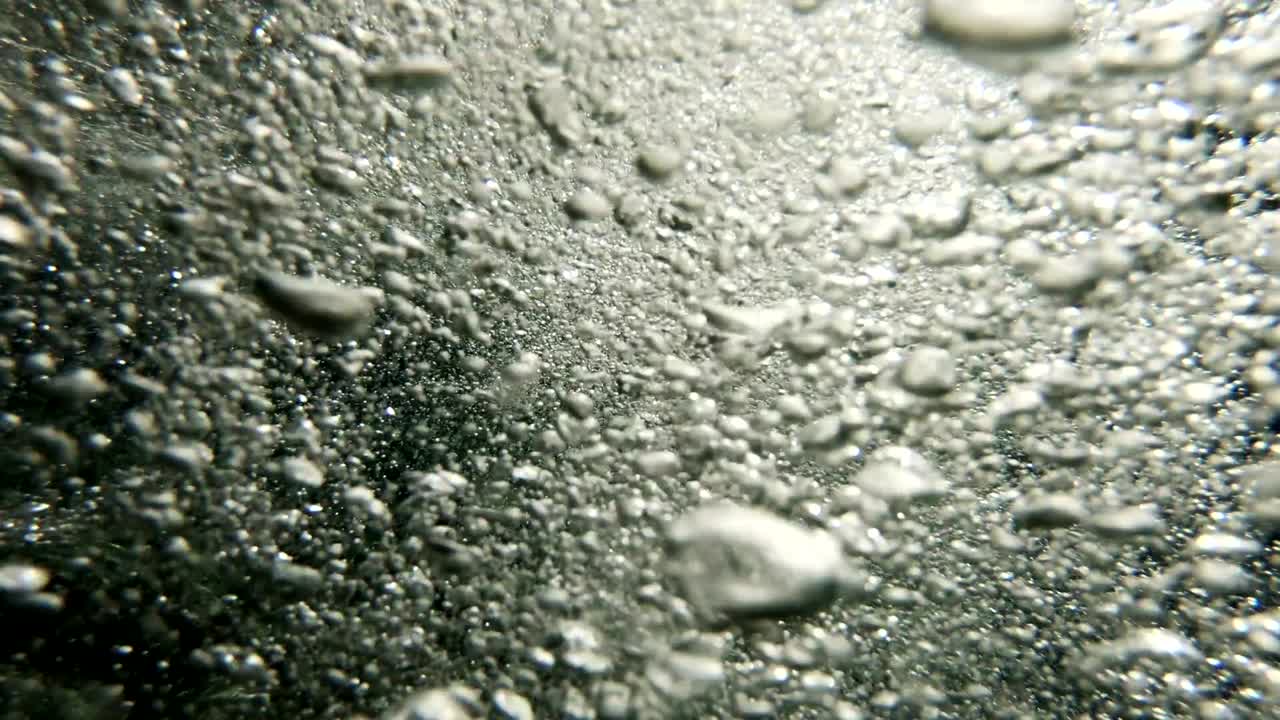 물 속의 거품 4k