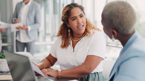 Paperwork,-discussion-and-business-women