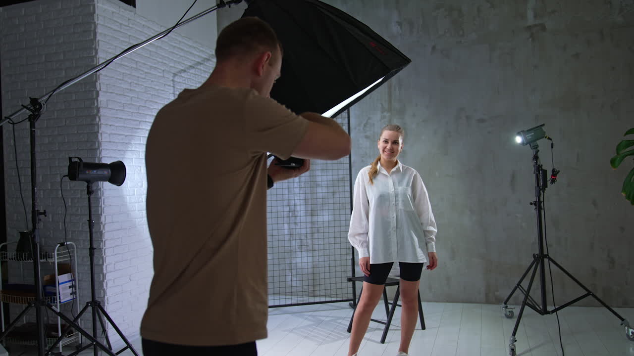 스튜디오에서 패션 사진 촬영 세션