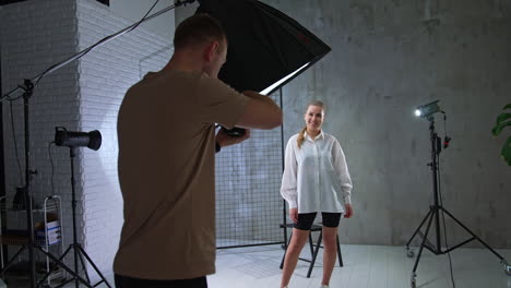 sesión de fotografía de moda en el estudio