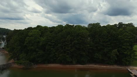 Aerial-reveal-of-subdivision-near-Baldridge-State-Park-on-Lake-Lanier-in-Cumming,-Georgia