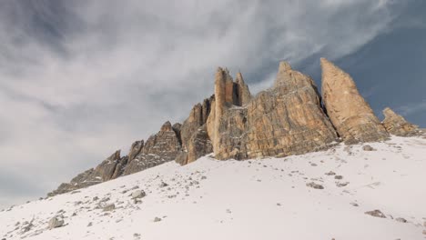 el lapso de tiempo de la cordillera de tre cime di lavaredo en los alpes italianos