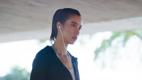 listening to music is a great help to get fit