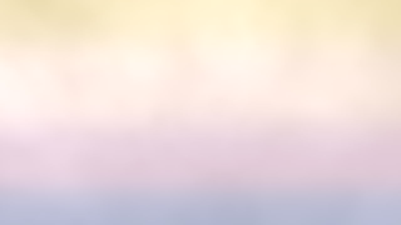 일출 하늘에 태양이 있는 낭만적인 구름