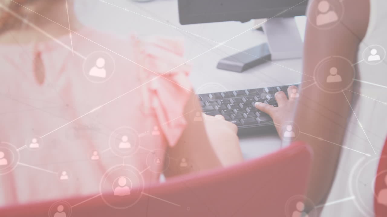 키보드에서 타이핑하는 다양한 학생들의 손을 통해 연결 네트워크의 애니메이션