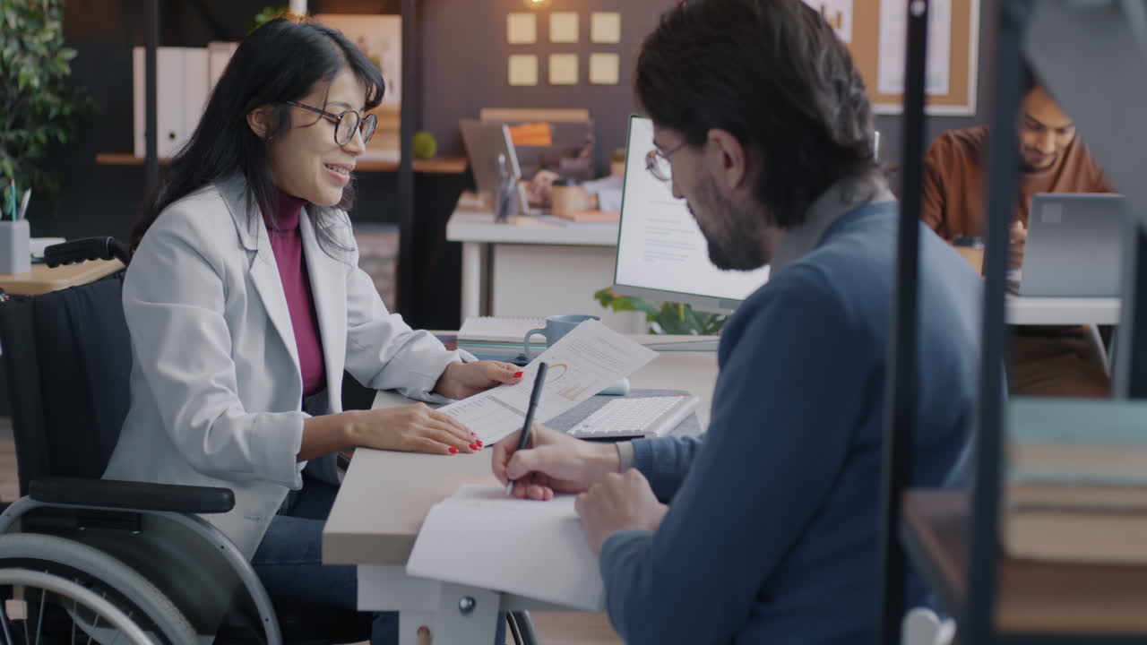 reunión de negocios en una oficina moderna