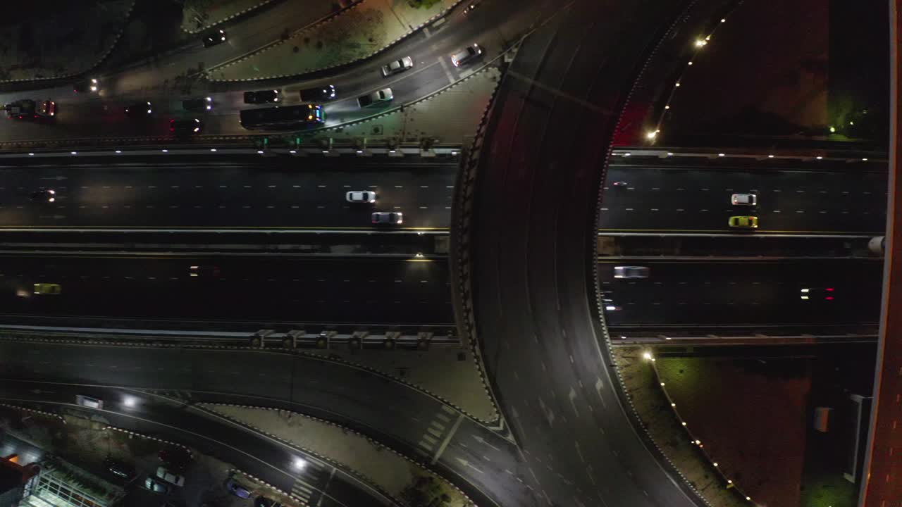 밤의 도로 교통