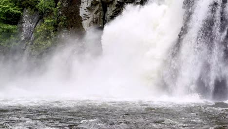 Linville-Falls-Wasserfall-Wasser-Trifft-Auf-Pool
