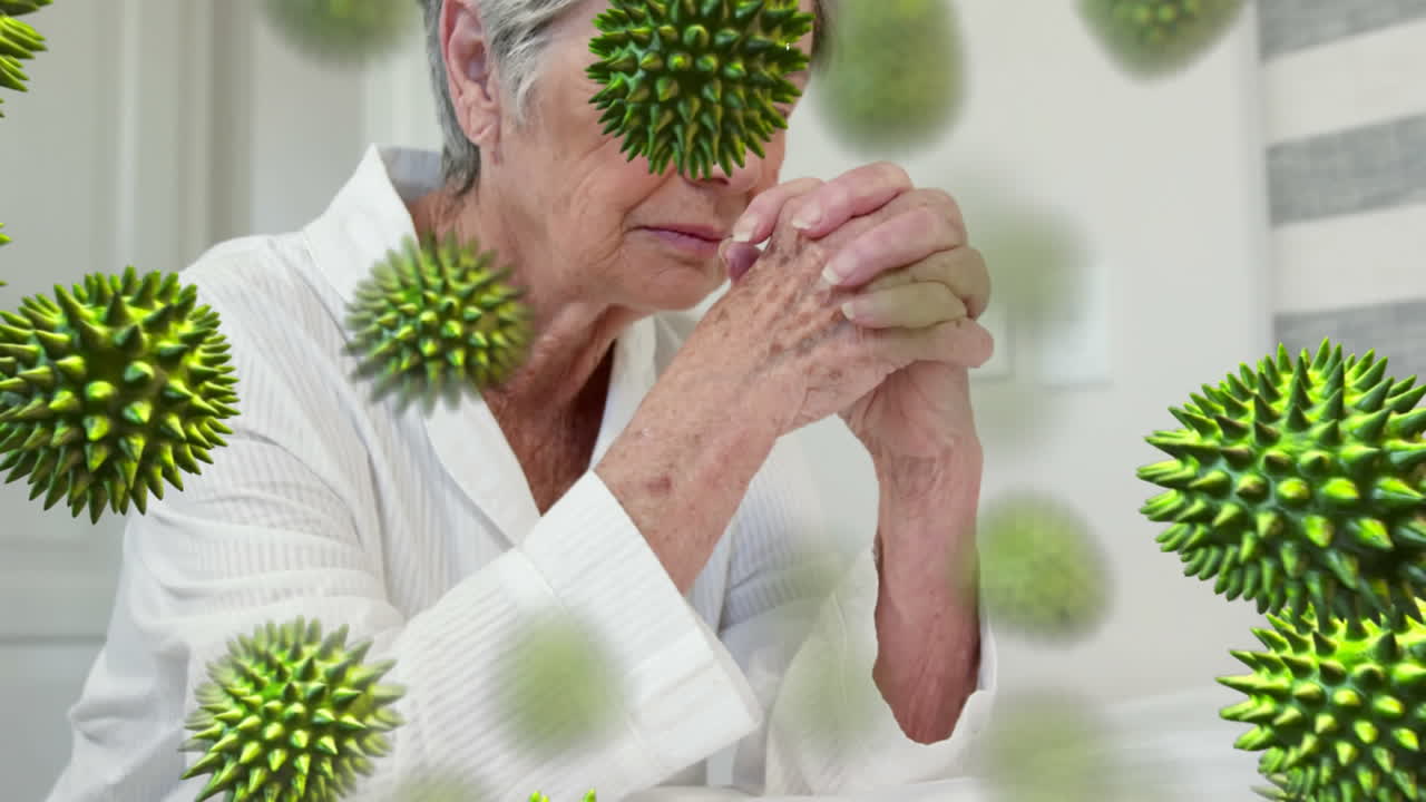 las células de covid-19 se mueven contra la mujer anciana que reza.