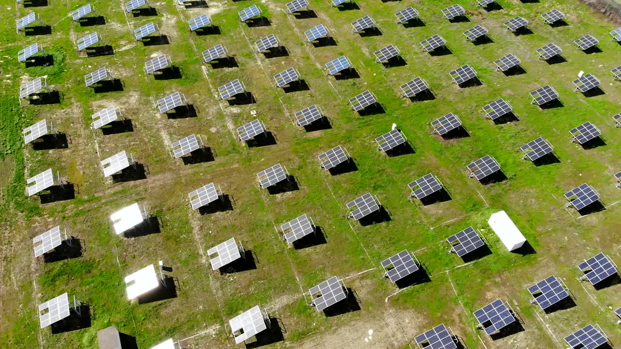 vista aérea unidades solares fotovoltaicas industriales paneles medio ambiente que produce energía verde renovable