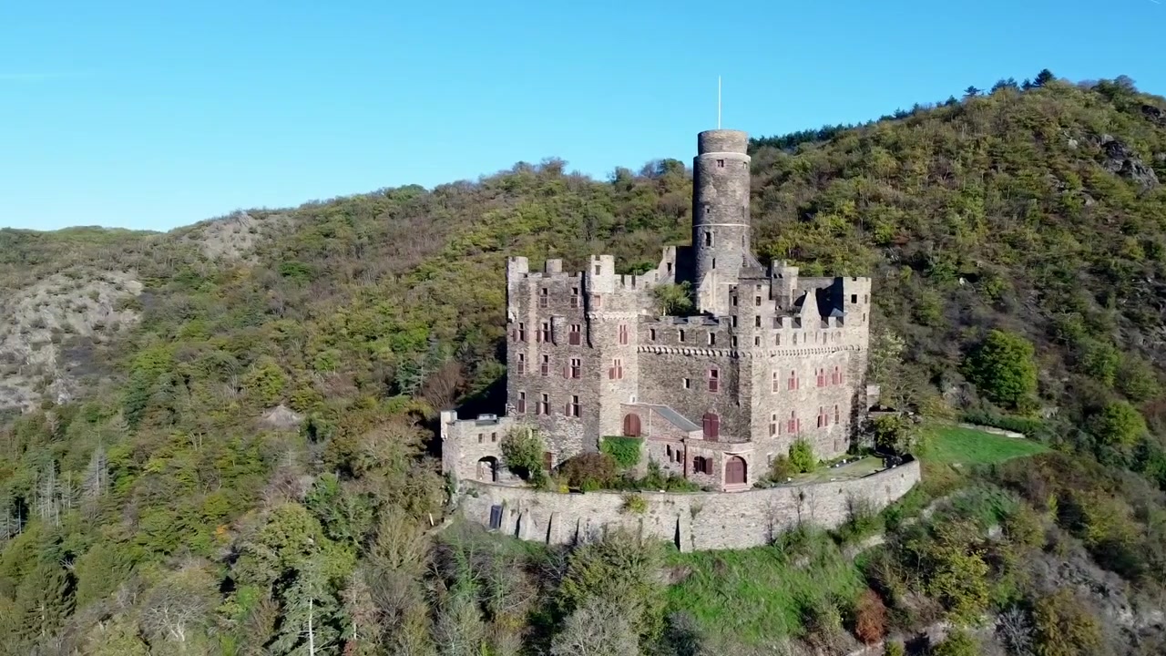 Burg Maus. Castelo do Rato. (Burg Thurnberg) visto do ar. Uma fortaleza medieval situada acima da vila de Wellmich em Sankt Goarshausen, Renânia-Palatinado, Alemanha.