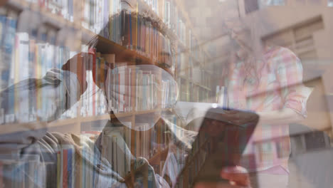 mujer con máscara facial usando teléfono inteligente contra mujer leyendo un libro en la biblioteca
