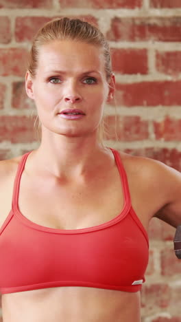 woman doing a dumbbell workout