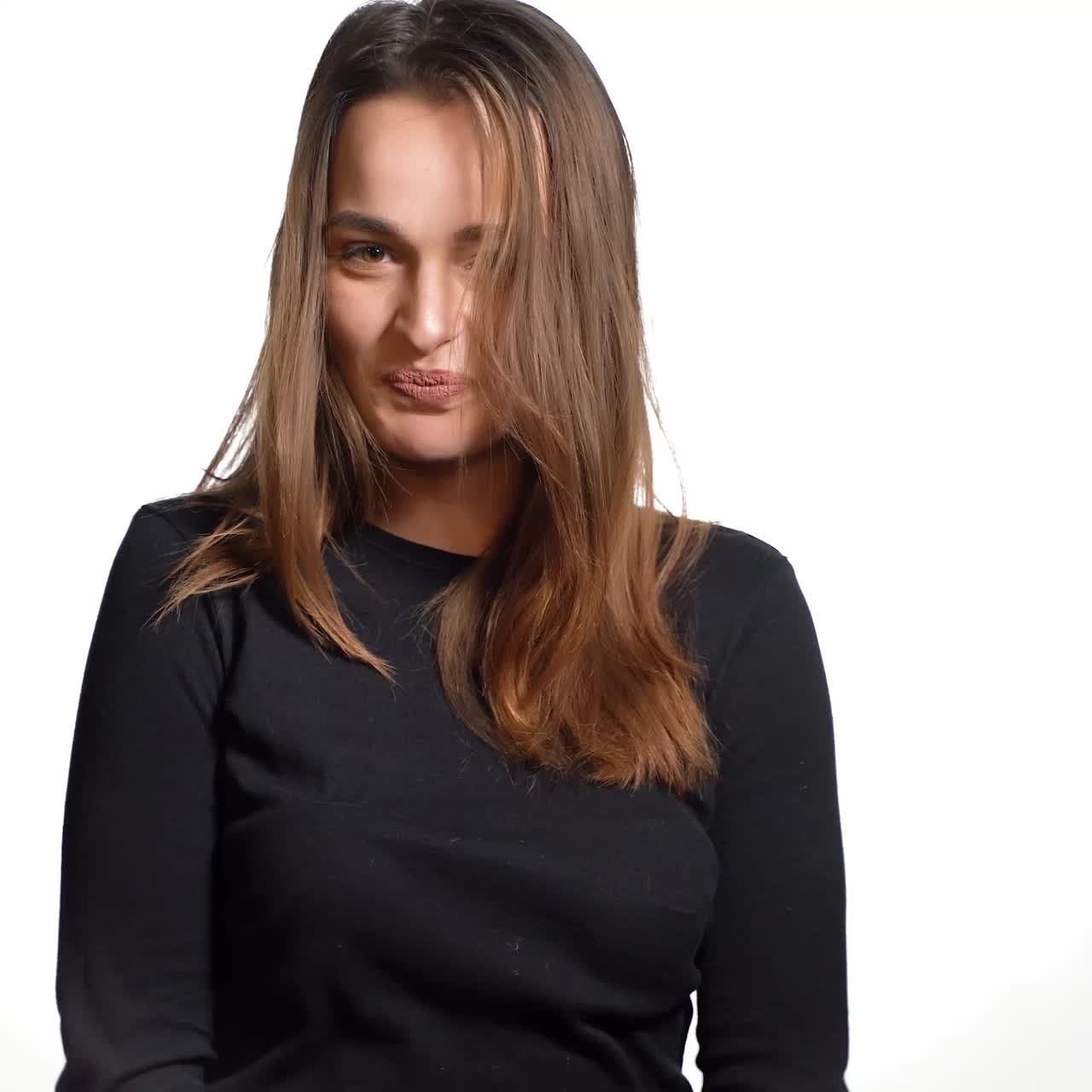 mujer feliz con bolsas de la compra