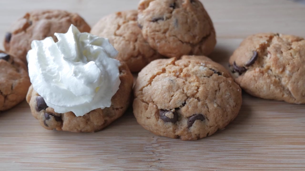 Zooming out cookies and cream