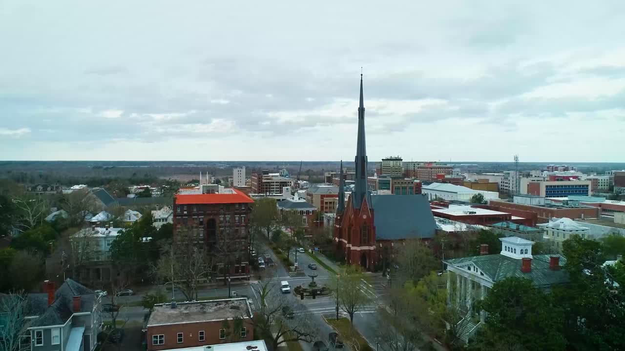 미국 노스캐롤라이나 주 윌밍턴에 있는 주택과 교회의 공중 전망