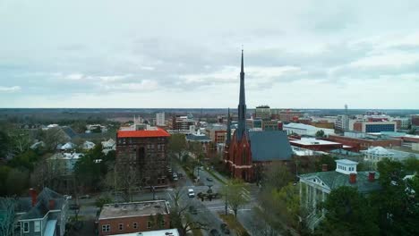 vista aérea de casas e iglesias en wilmington, carolina del norte, estados unidos de américa.