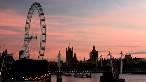 View-Towards-Parliament-from-Waterloo-Bridge,-United-Kingdom