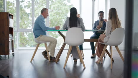 Treffen,-Diskussion-Und-Planung-Von-Geschäftsleuten