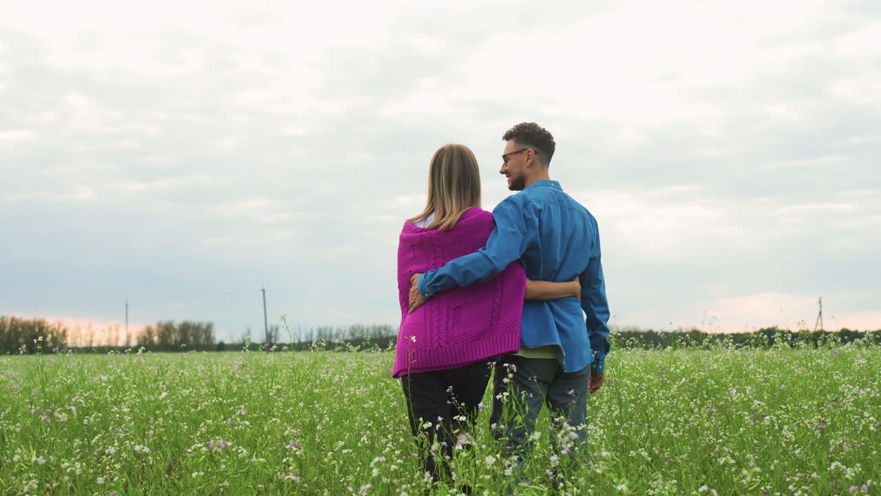 에서 고 있는 부부