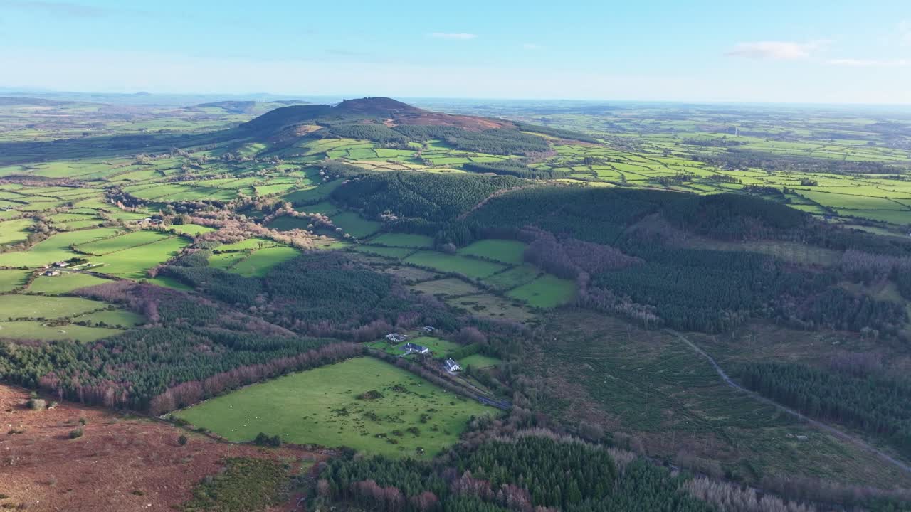Irlanda, luoghi epici, vista aerea della contea di Waterford dalla catena montuosa di Comeragh, pomeriggio invernale