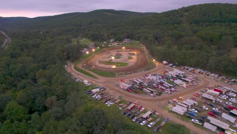 Vista-Aérea-De-Drones-De-Carreras-De-Karts-Del-Automovilismo-Penn-Can-Speedway-En-Susquehanna-Pensilvania