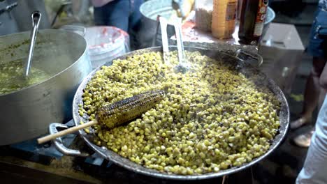 Yummy-corn-being-cooked-in-a-grill