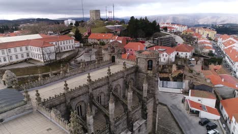 Kathedrale-Und-Stadt-Guarda-In-Portugal-Luftaufnahme