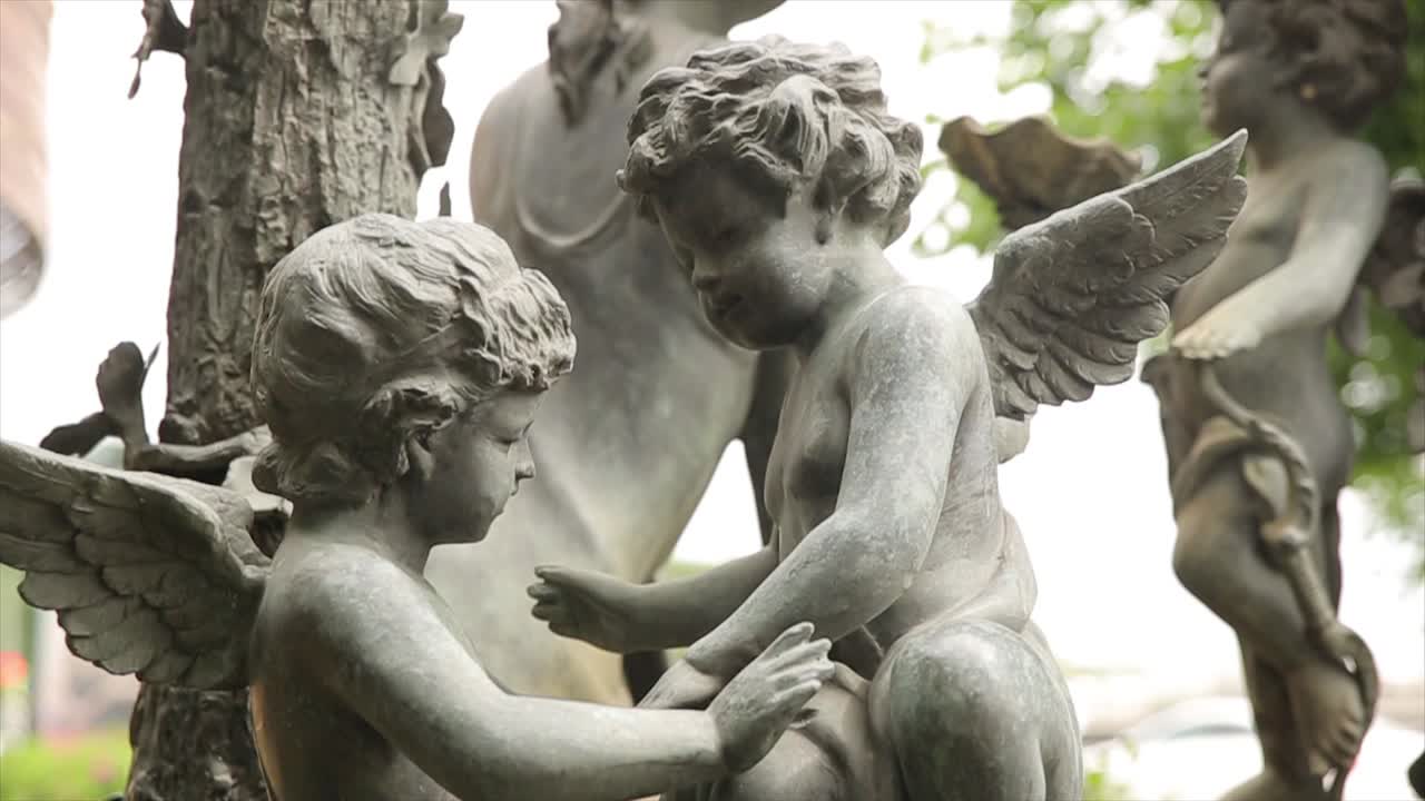 estatuas de bronce de ángeles