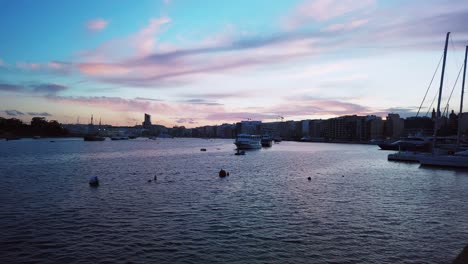 Video-Timelapse-De-Malta,-Transbordadores-De-Sliema-Al-Atardecer