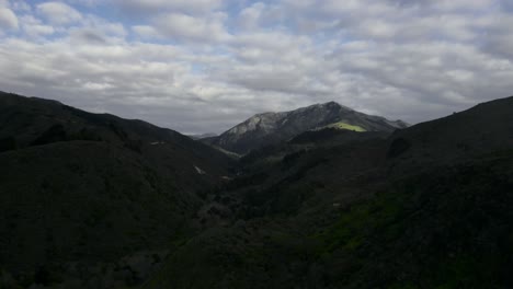 Toma-De-Drones-De-Los-Acantilados-De-La-Costa-Del-Pacífico-En-Big-Sur-Y-Carmel-Highlands-California