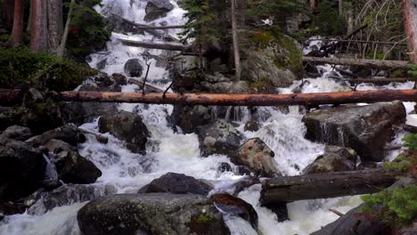 st vrain creek nelle montagne rocciose