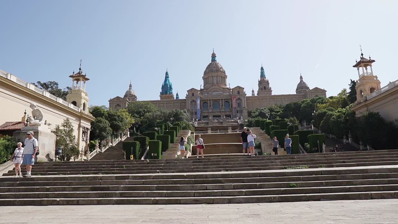 바르셀로나의 파크 구엘 (park güell) 과 팔라우 나시오날 데 카탈루냐 (palau nacional de catalunya)