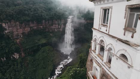 Neblige-Tequendama-Fälle-Von-Tequendama-Falls-Museum-Für-Biodiversität-Und-Kultur-In-Kolumbien