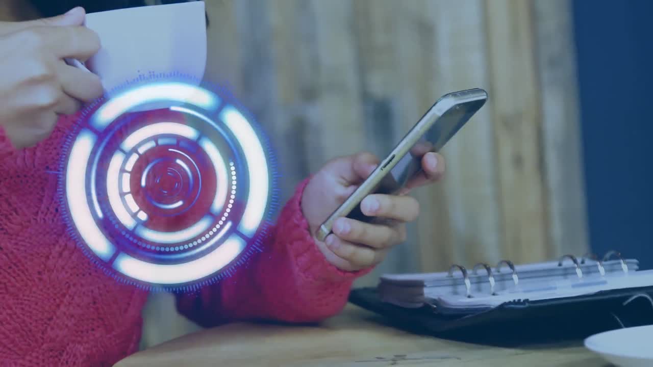 animación de la exploración del alcance sobre la mujer usando un teléfono inteligente