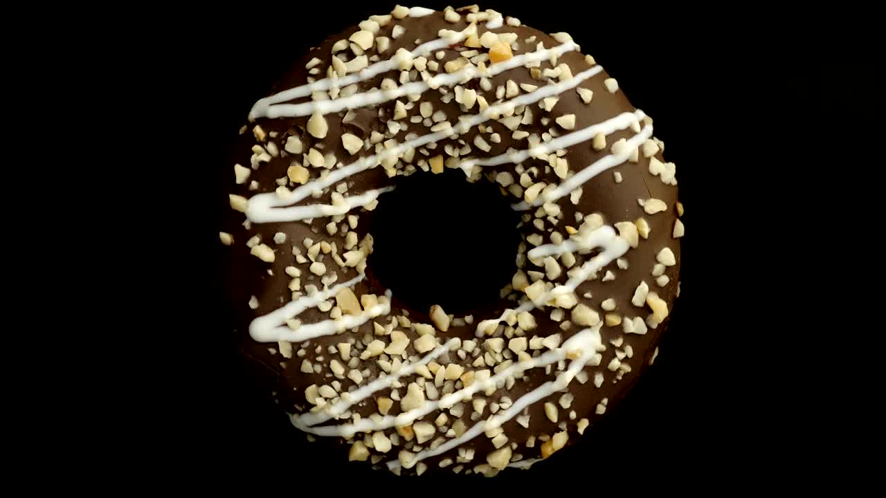 el donut glazado de primer plano.