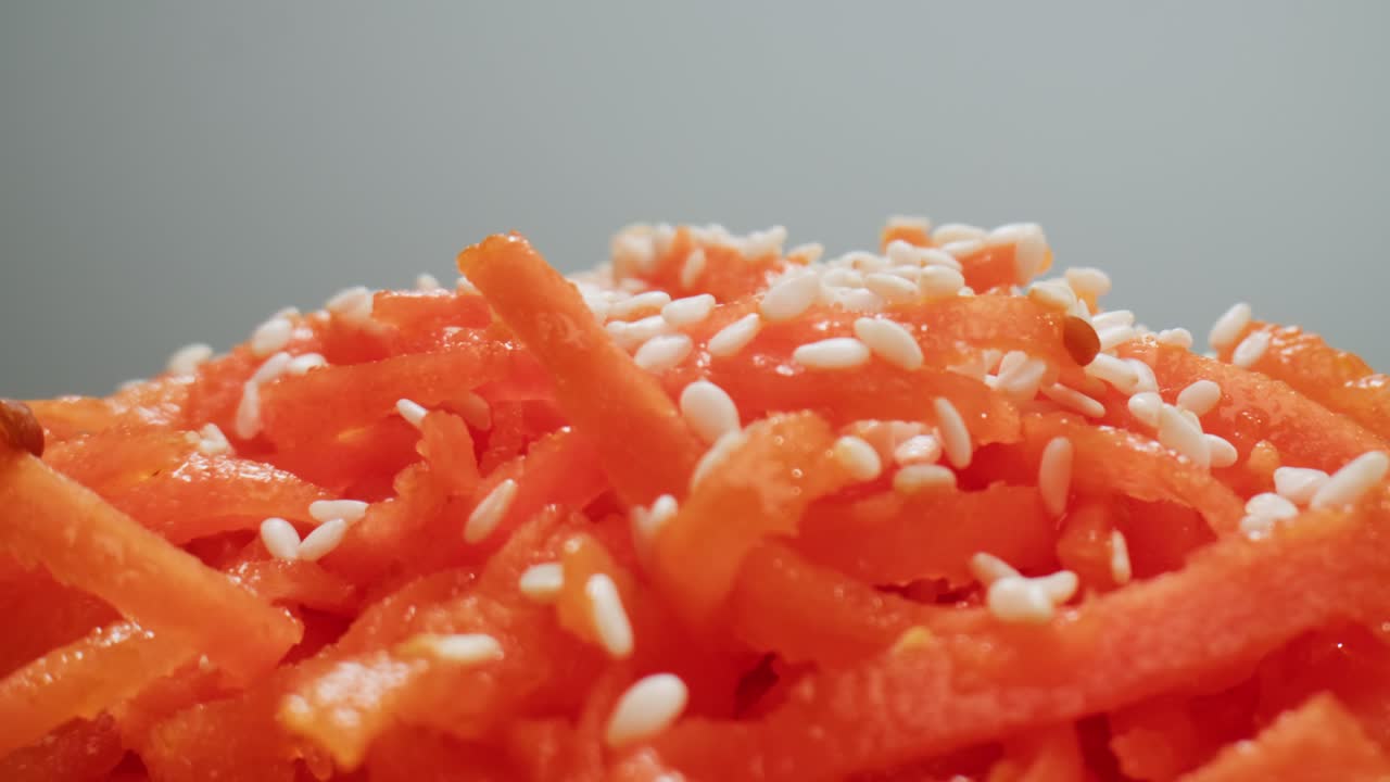 발효 된 마리네이트 당근 러드, 한국 스타일의 개진 당근, 마늘, 식물성 기름 및 향신료