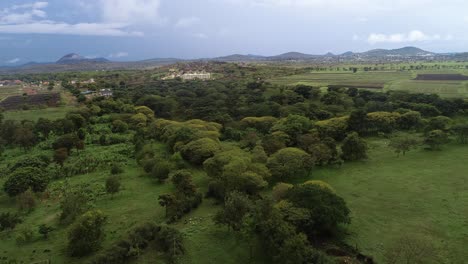 Vista-Aérea-De-La-Tierra-Agrícola-En-Arusha