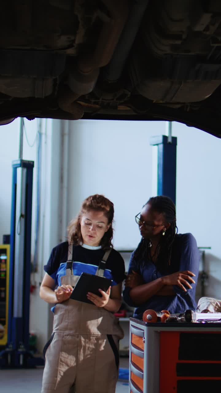 Vertical video Employee looks online for vehicle parts