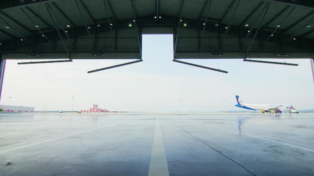 공항의 개방된 거 문