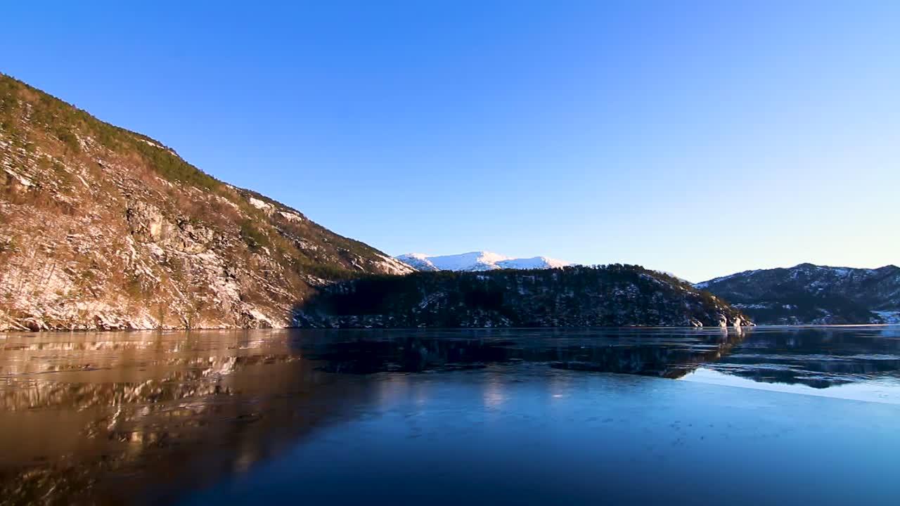 노르웨이 베르겐 주변 피요르드에서 보트 타기
