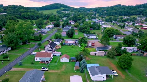 Empuje-Aéreo-Lento-De-Casas-Y-Casas-Móviles-En-Elizabethton-Tennessee