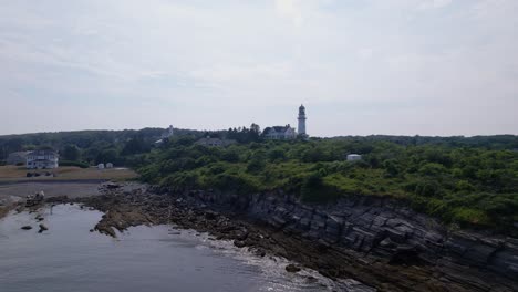 Cape-Elizabeth-coastal-Lighthouse-in-coastal-Maine