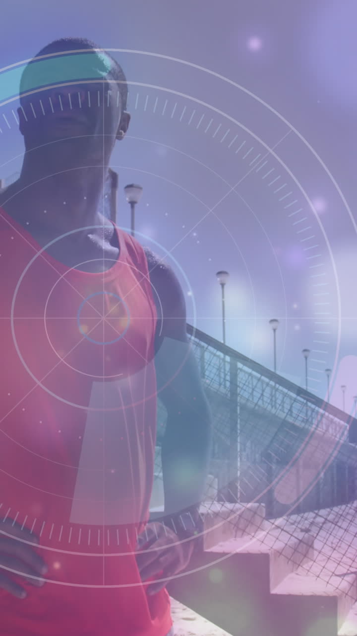 escáner redondo y puntos brillantes de luz contra afroamericano hombre en forma de pie en la playa