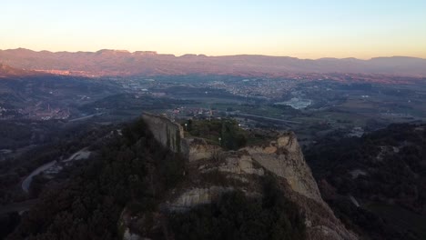 Beautiful-sunset-in-Pyrenees-Mountains-with-old-medieval-castle,-Spain