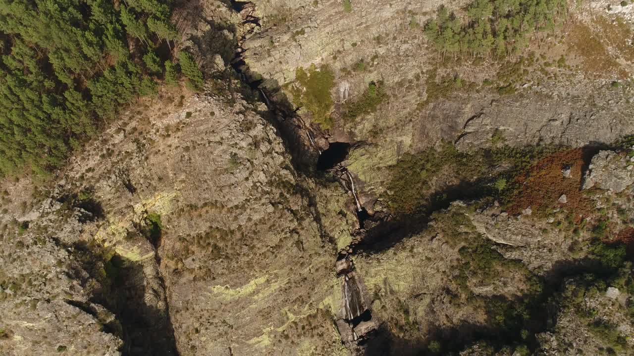 paisaje aéreo de montaña. figas do ermelo, portugal