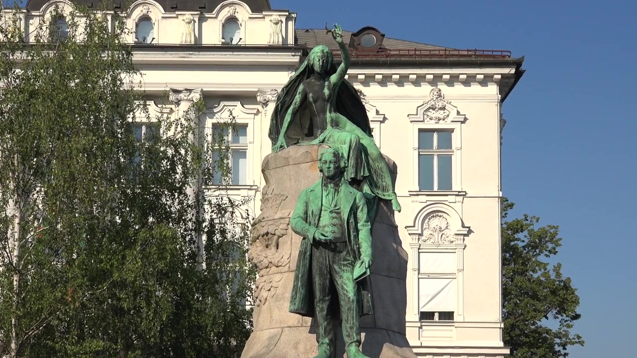 Statua in bronzo di France Prešeren nel centro di Lubiana