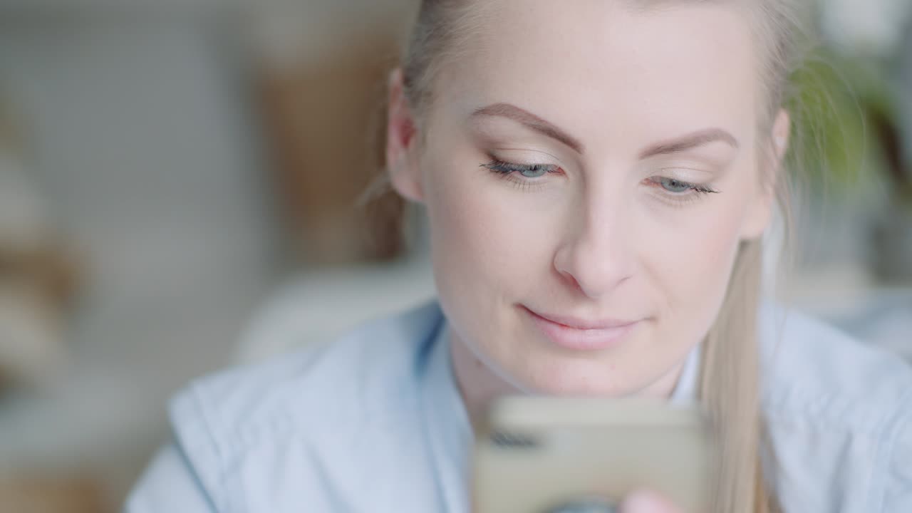 Beutiful Woman Using Smartphone and Smile