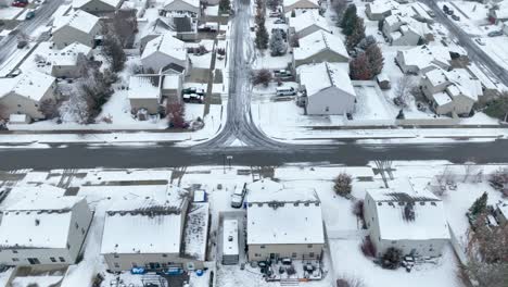 Overhead-Luftaufnahme-Eines-Spokane-Vororts,-Der-Mit-Einer-Decke-Aus-Frischem-Schnee-Bedeckt-Ist